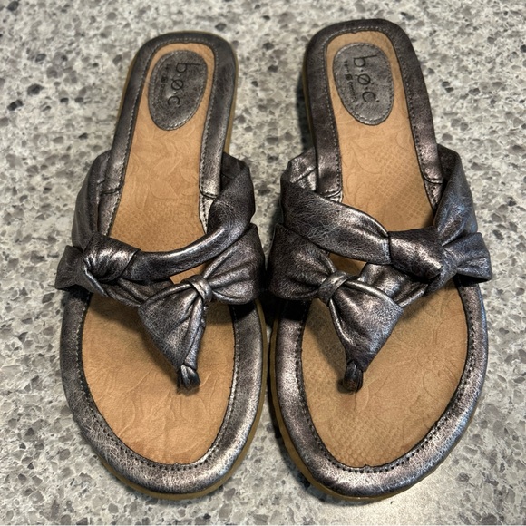 b.o.c. Shoes - b.o.c. Metallic Gray Pewter Slide Thong Twist Knot Sandals Size 8M